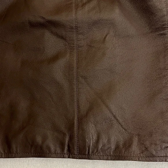 Leather mini skirt by Amanda Smith. Vintage. Decorative stitching. Dark Brown 12 - Picture 12 of 12